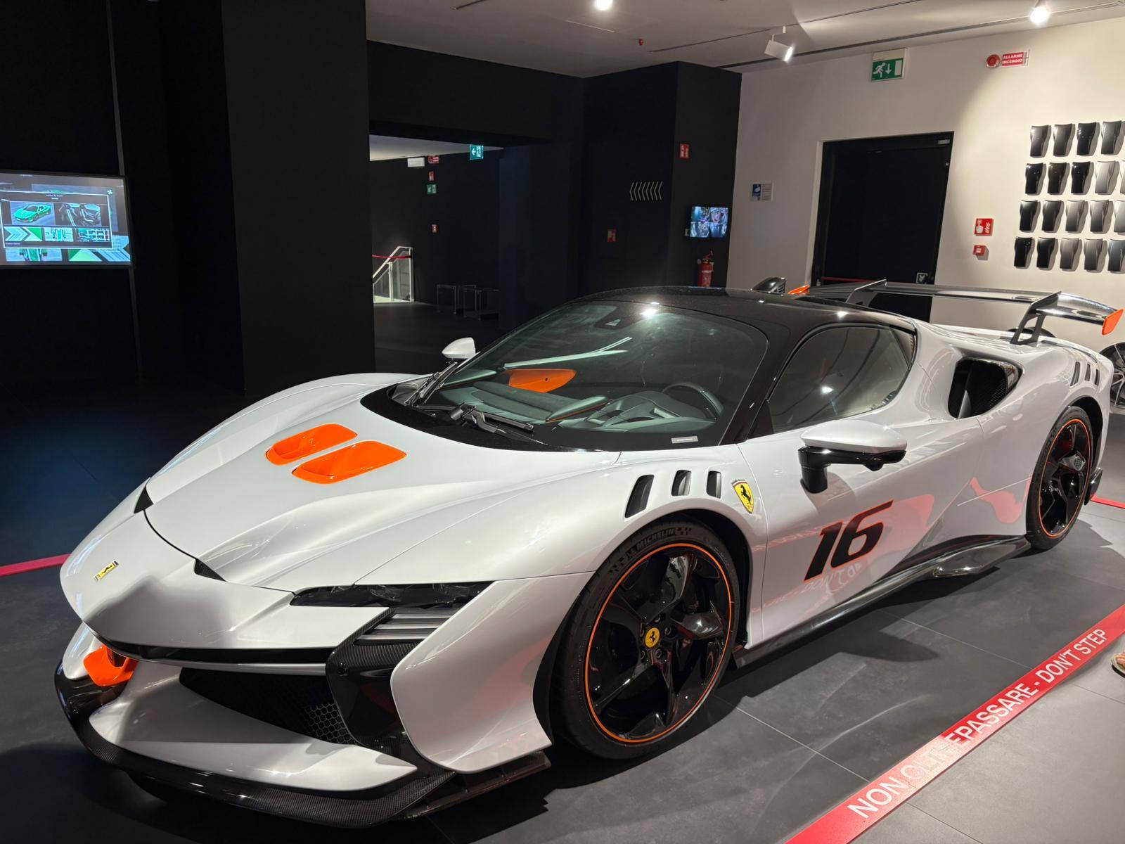 Zdjęcie Wycieczka - Maranello Ferrari (9)a21fbb54-8412-45b7-87e6-a0918c8e5aee.jpg w galerii Wycieczka po Europie